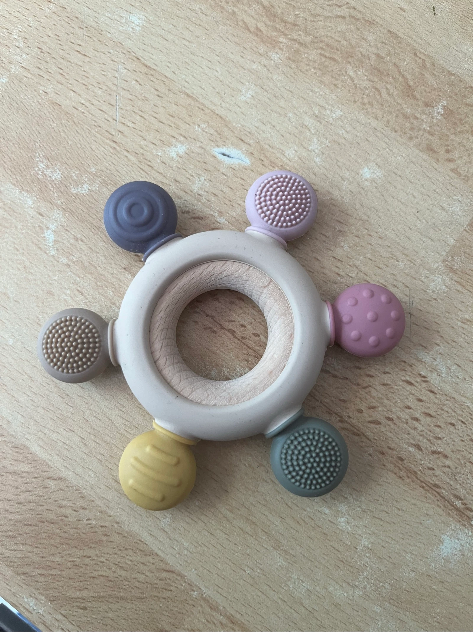 Anillo de dentición - juguetes de silicona sin BPA - Timón de silicona con anillo de madera - Amazon – photo 2